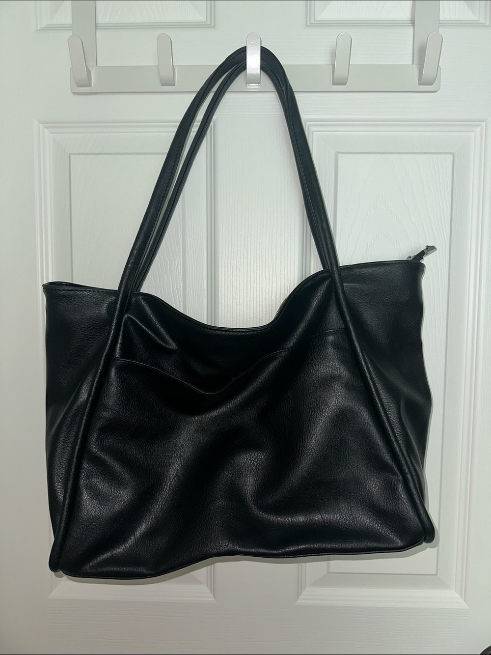 Classic Black Leather Tote Bag - Stylish Everyday Carry brand new